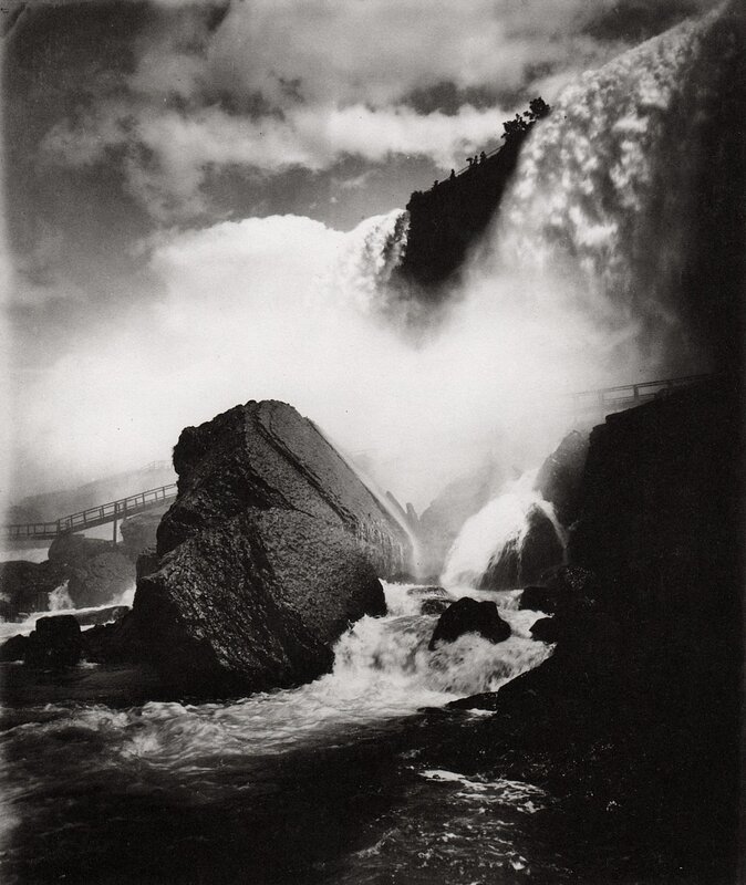 Niagara Falls in Black and White