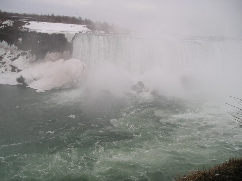Niagara Falls in Winter — Green