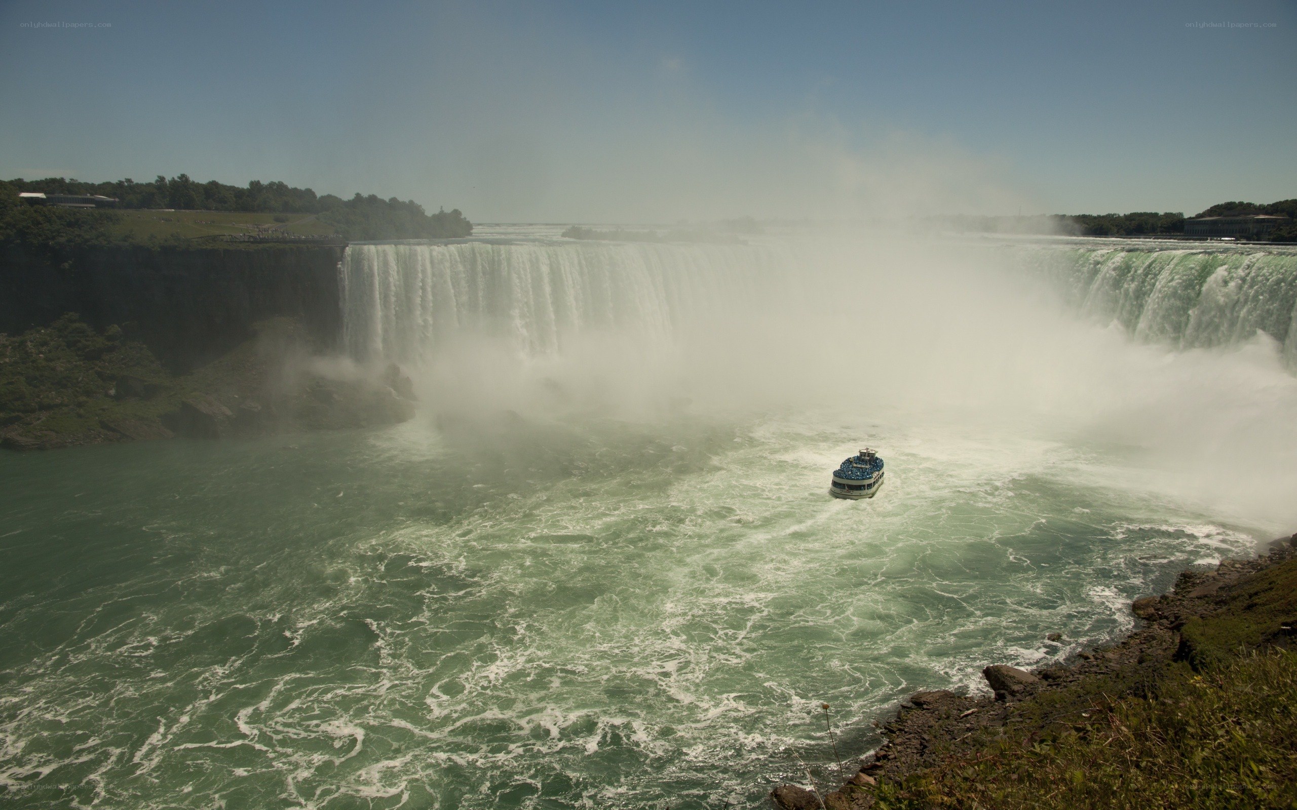 Niagara Falls tour boat