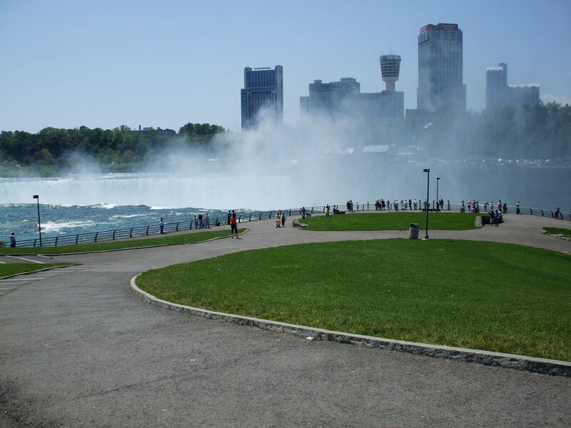 Niagara Falls View — Green, Serene