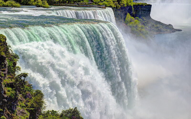 Niagara Falls Waterfall — Green, Dramatic, Afternoon, Photograph, Cliffs