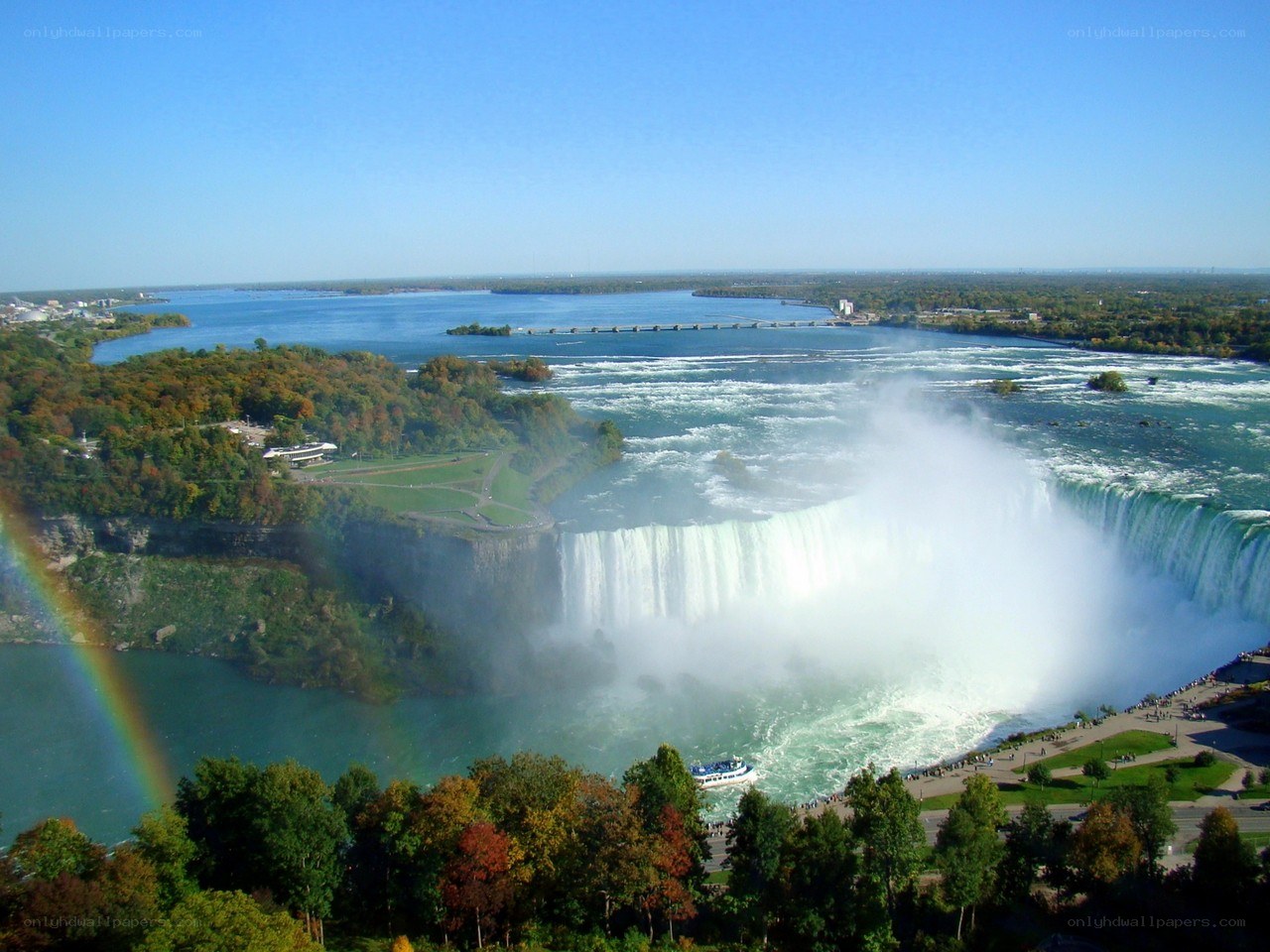 Niagara Falls with rainbow