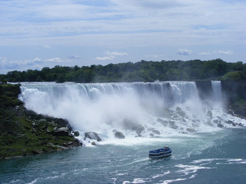 Niagara Falls with tour boat