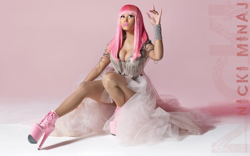 Nicki Minaj in pink outfit