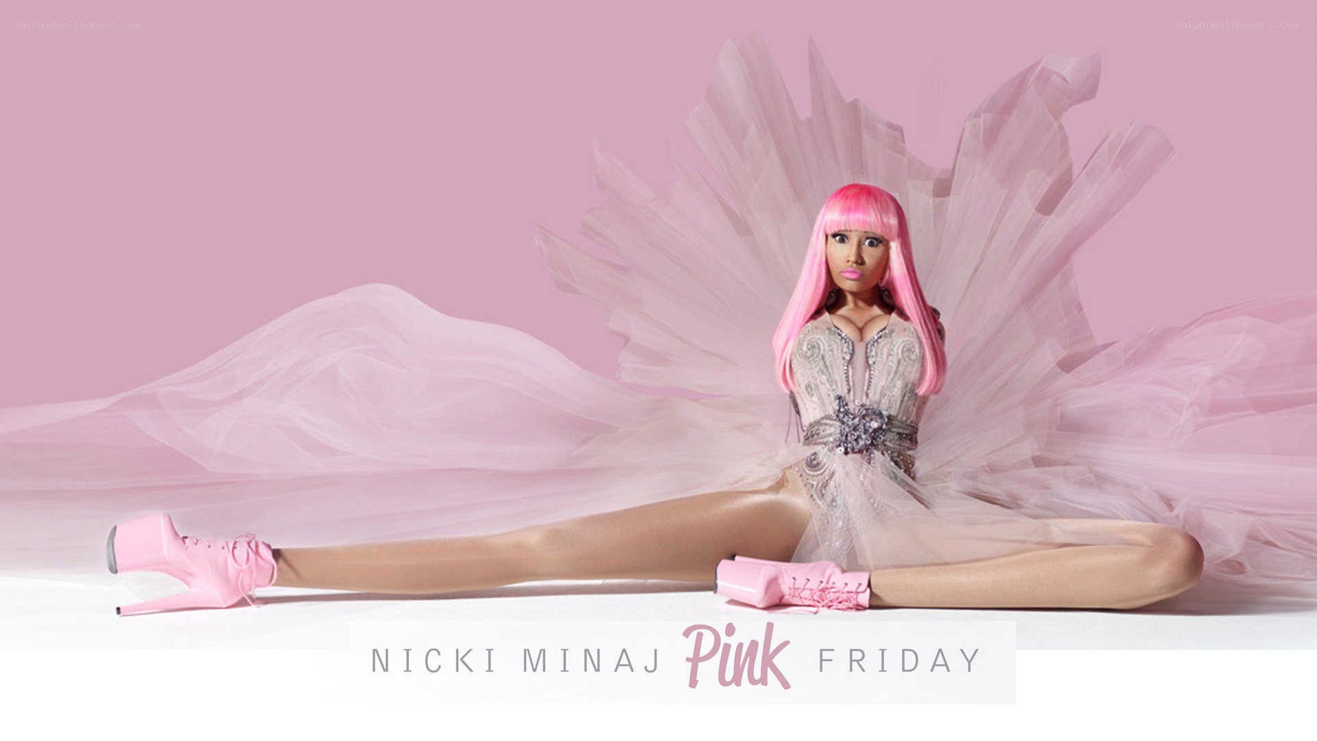 Nicki Minaj in pink