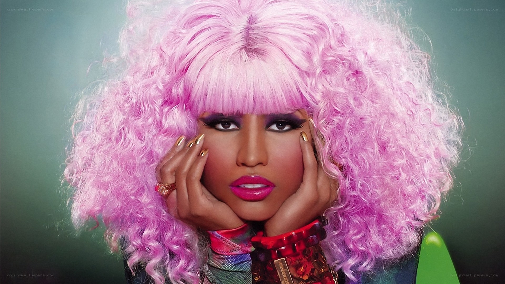 Nicki Minaj with pink wig