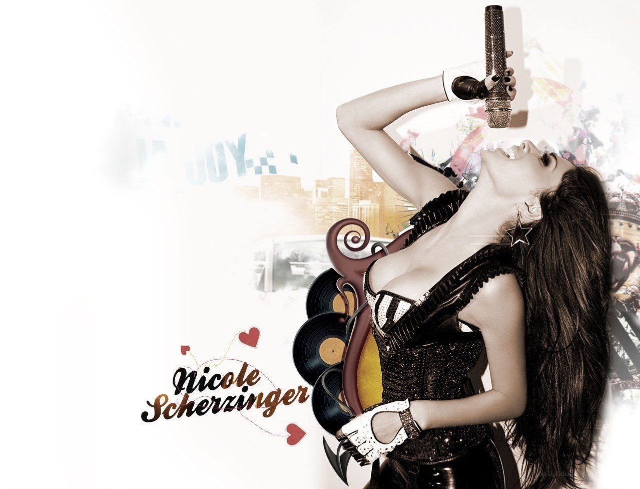 Nicole Scherzinger singing