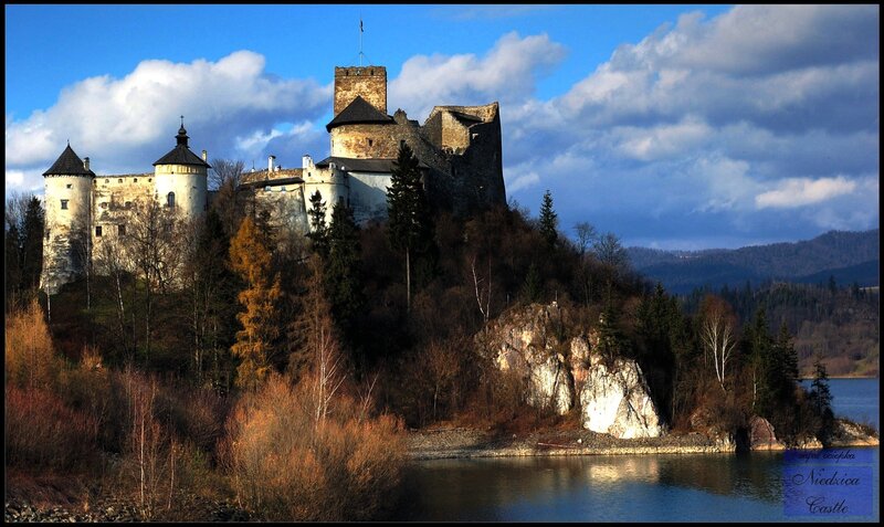 Niedzica Castle by the lake