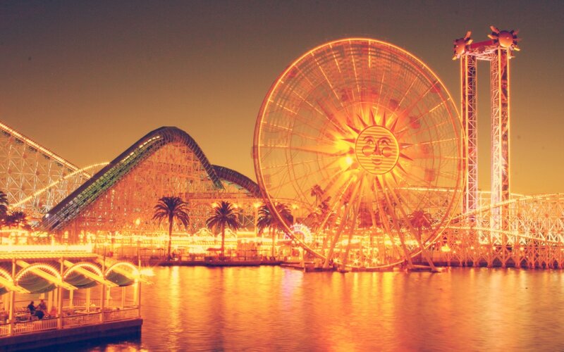 Night at the amusement park