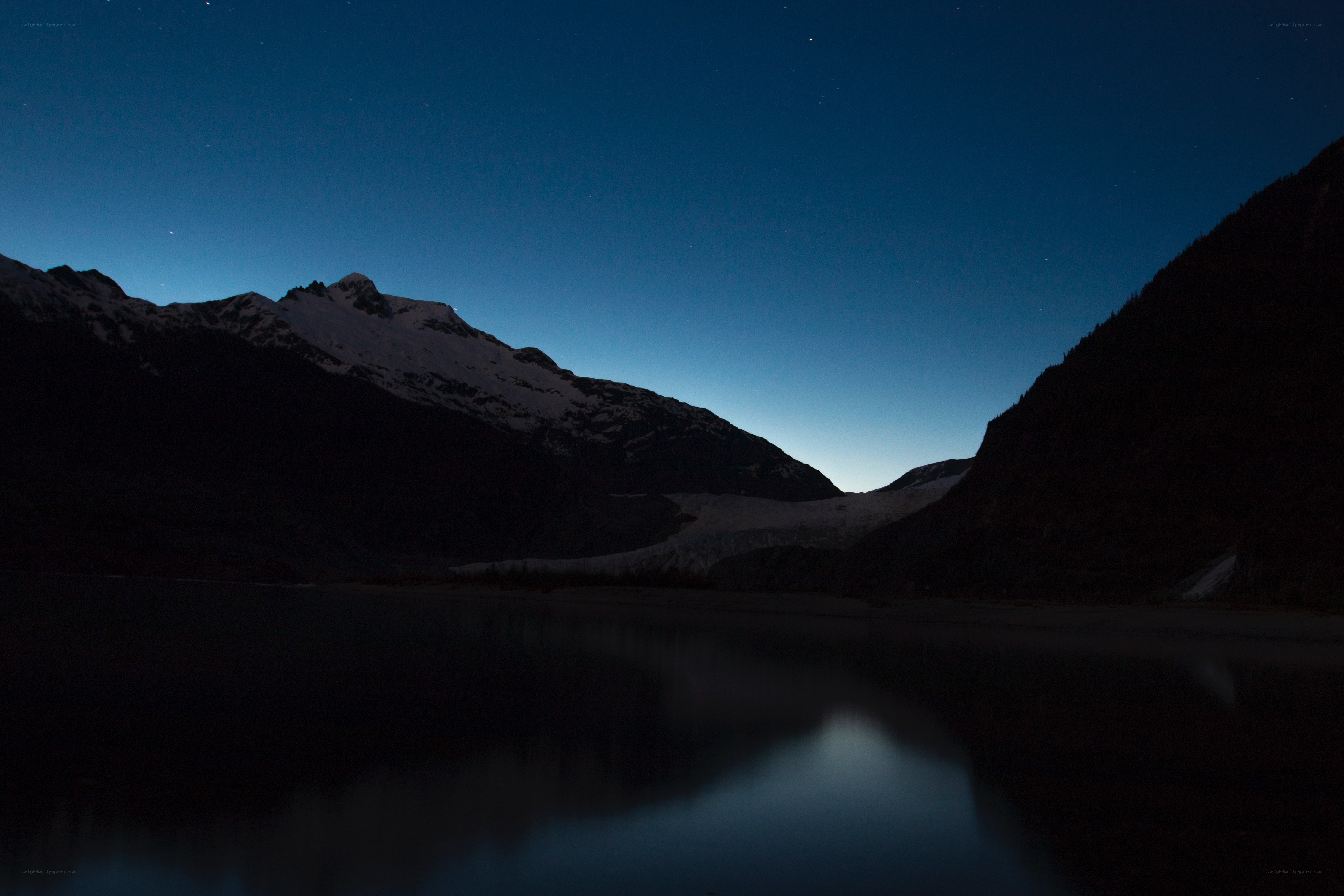 Night at the glacier lake
