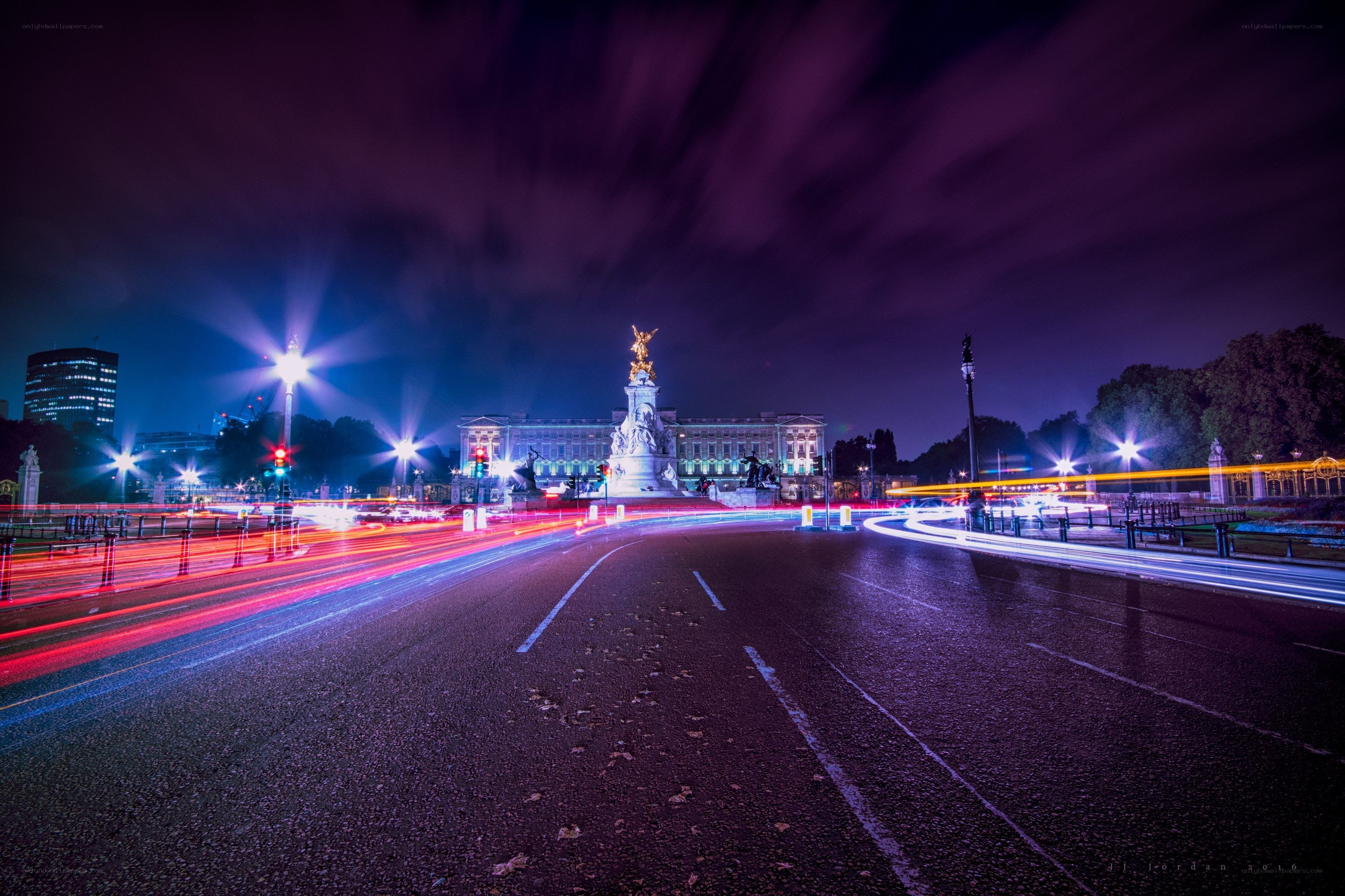 Night lights at Buckingham Palace