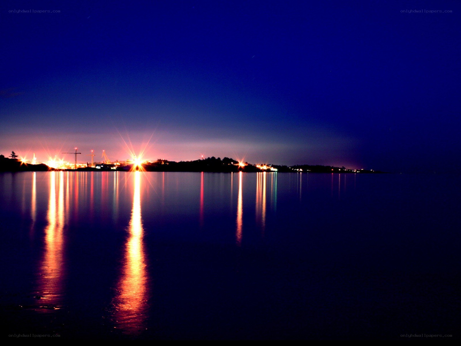 Night lights on the water