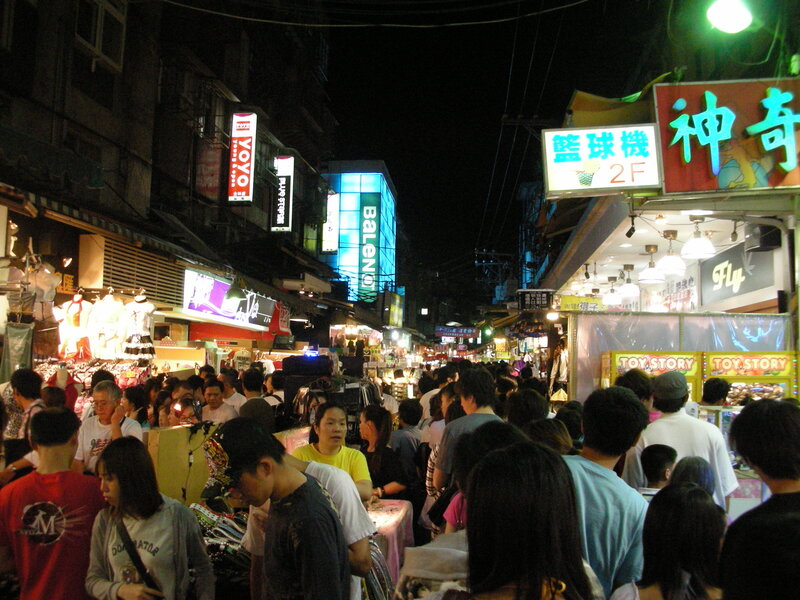 night market crowd in taiwan
