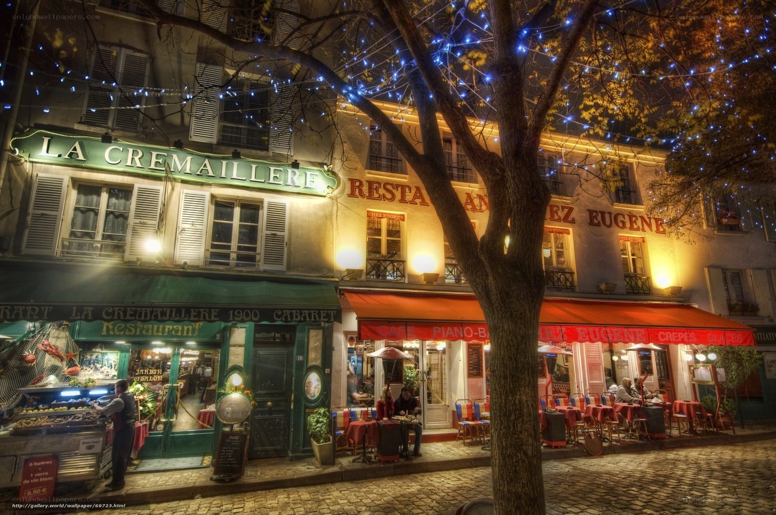Night scene at Parisian cafes