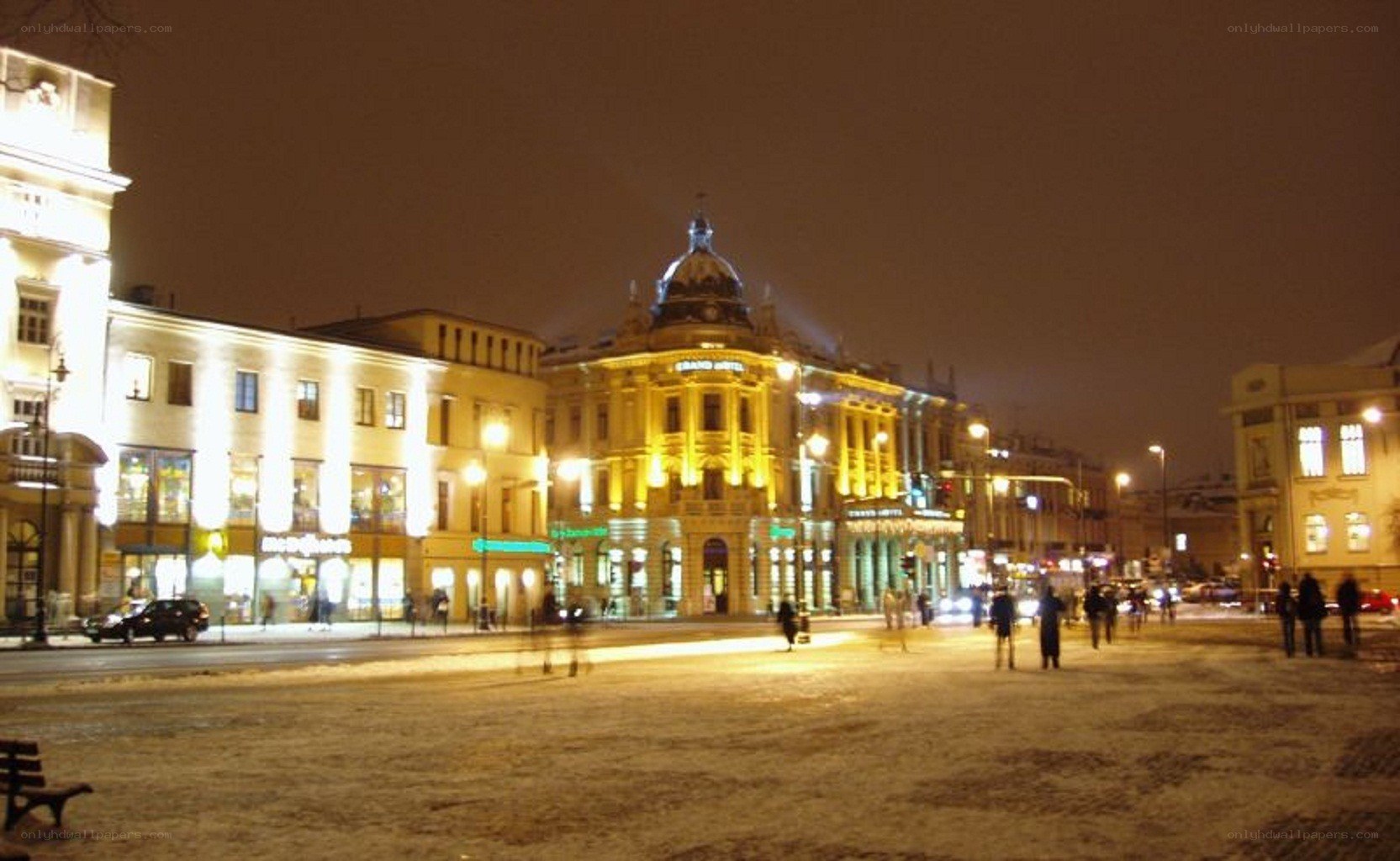 night scene in a city square