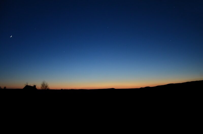 Night sky with crescent moon