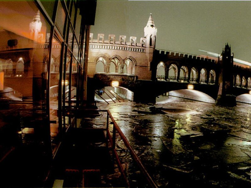 Night view of a historic bridge