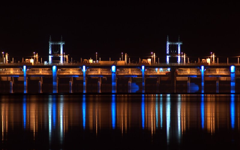 Night view of a hydroelectric dam