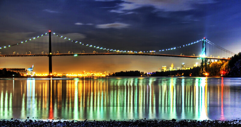 Night view of a suspension bridge