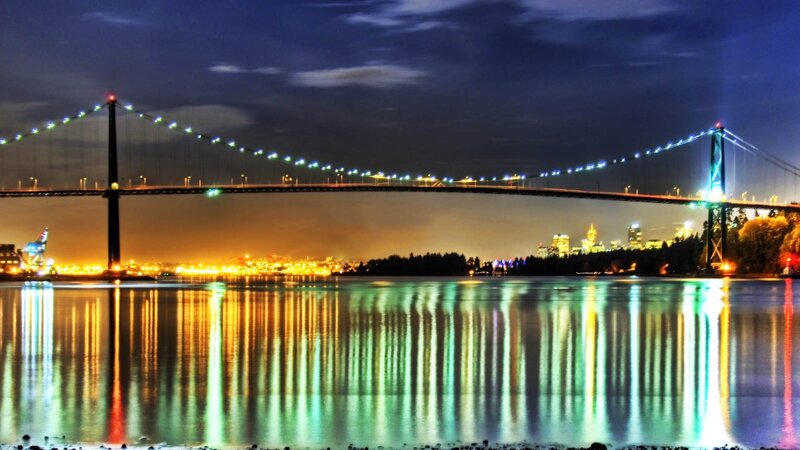 Night view of a suspension bridge