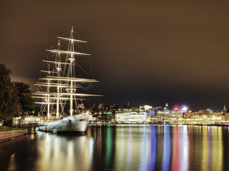 Night view of a tall ship