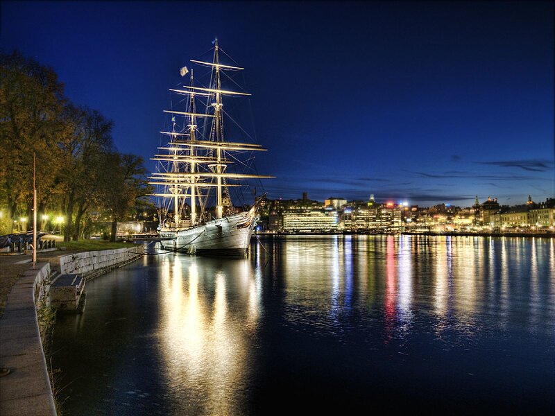 Night view of a tall ship