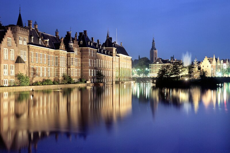 Night view of Binnenhof