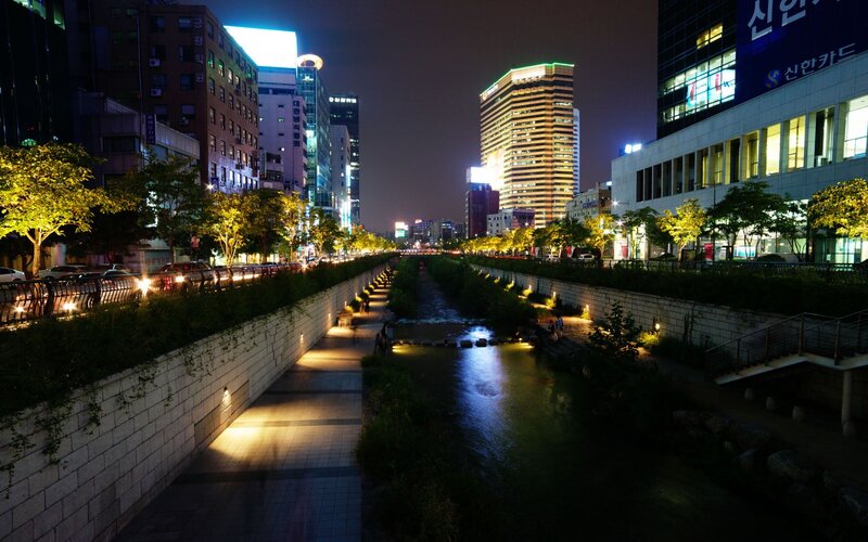 Night view of Cheonggyecheon Stream