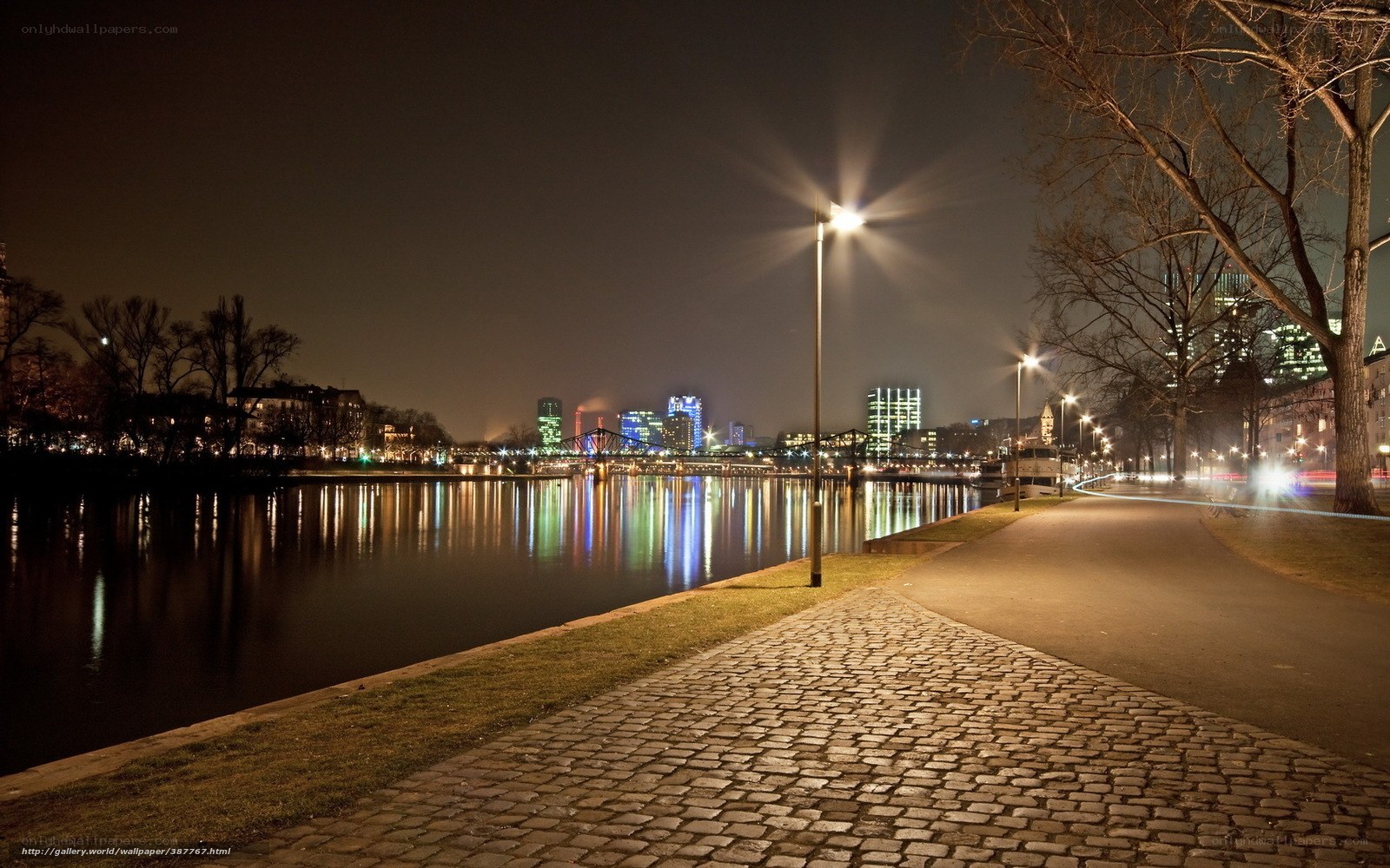 Night view of city river