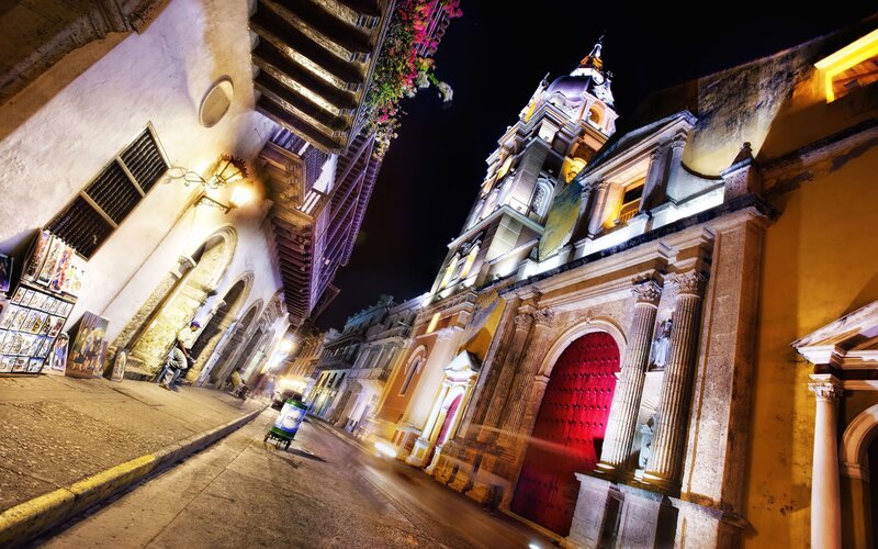 Night view of colonial street