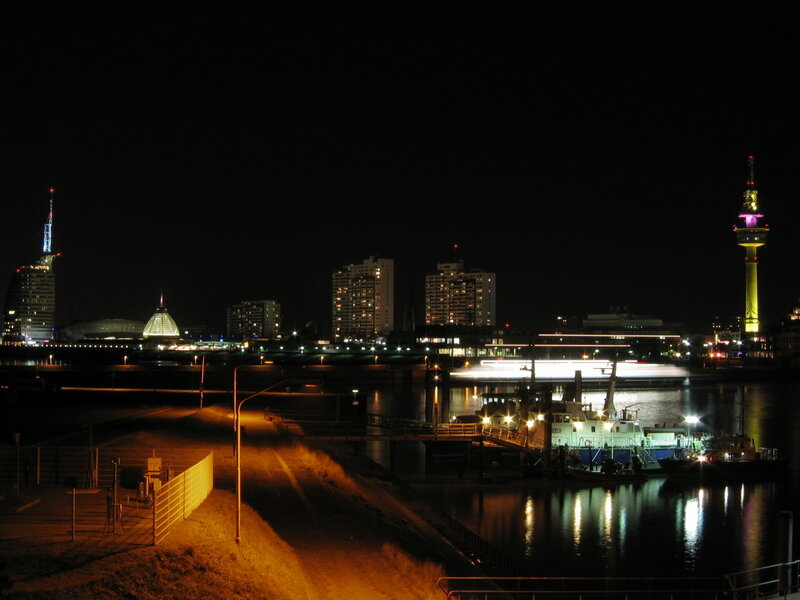 night view of düsseldorf skyline