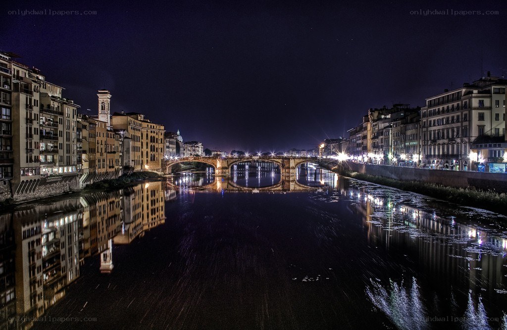 Night view of Florence river