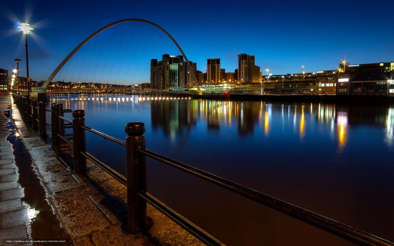 Night view of Gateshead Millennium Bridge