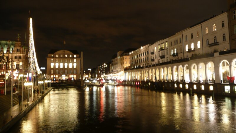 night view of hamburg harbor