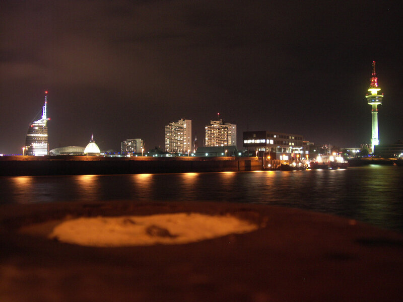 night view of hamburg harbor