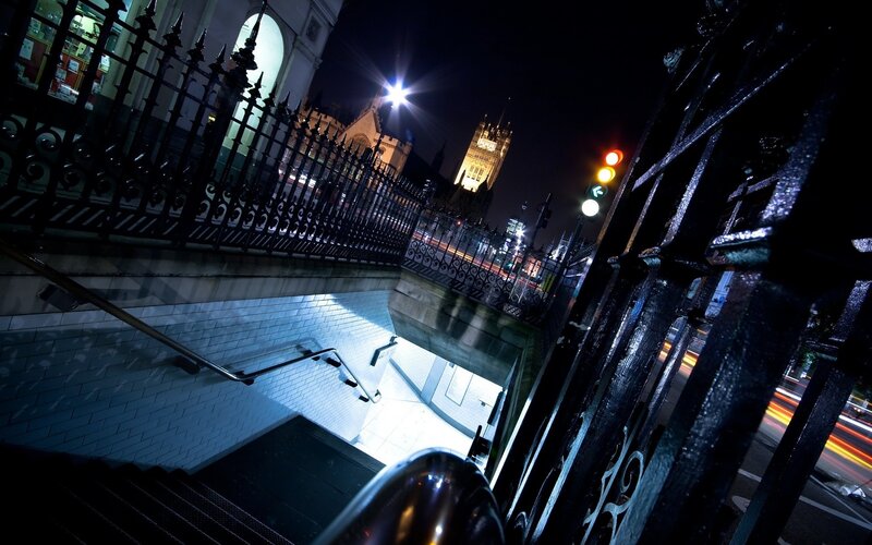 Night view of London stairs