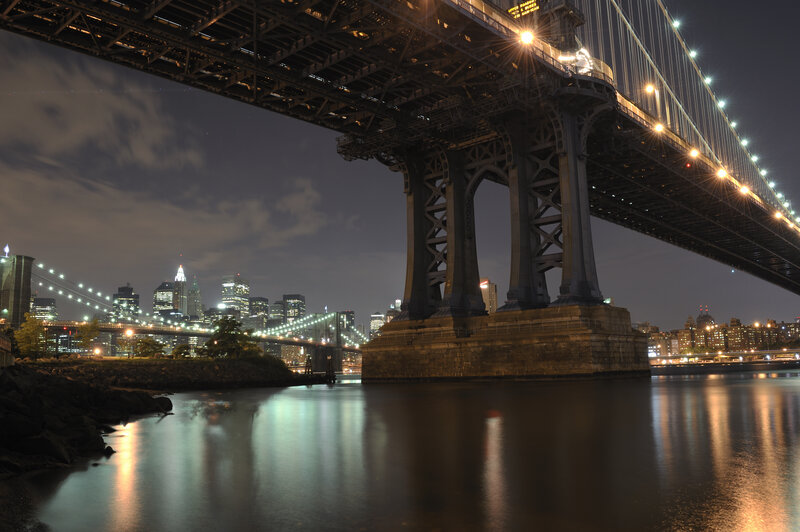 Night view of Manhattan Bridge