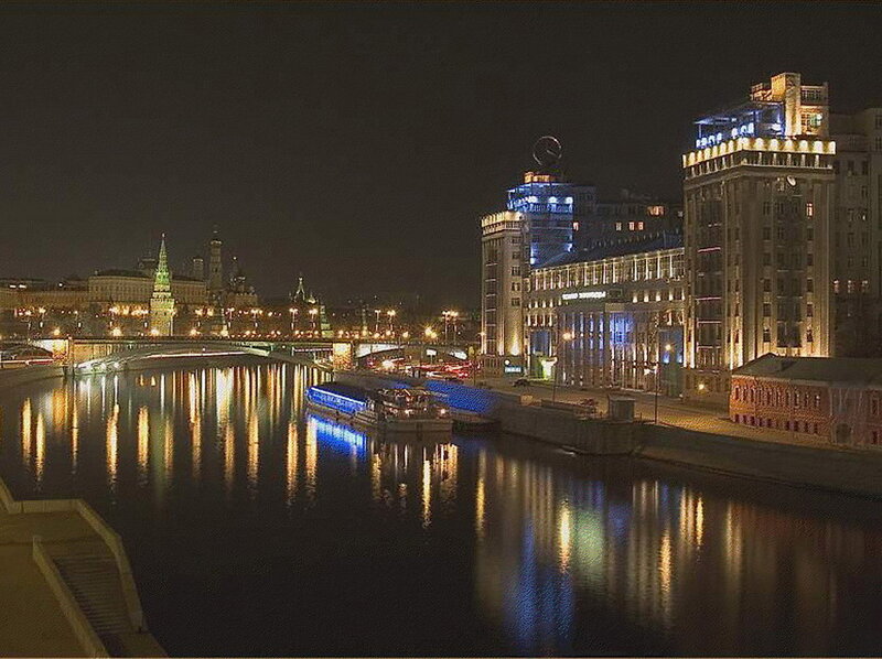 Night view of Moscow river