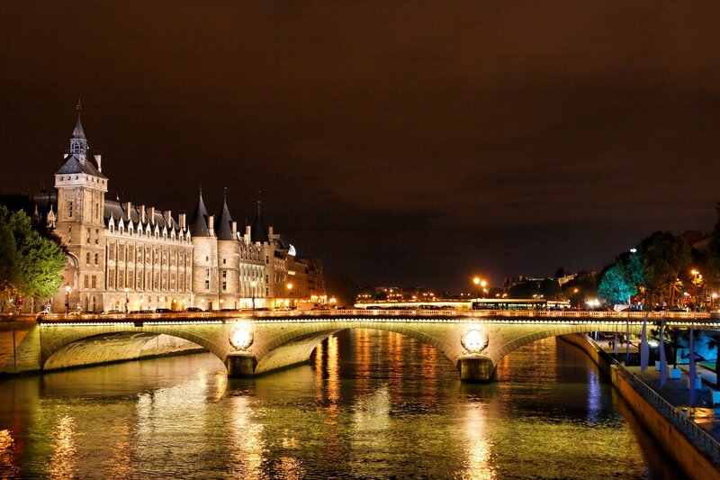 Night view of Paris bridge