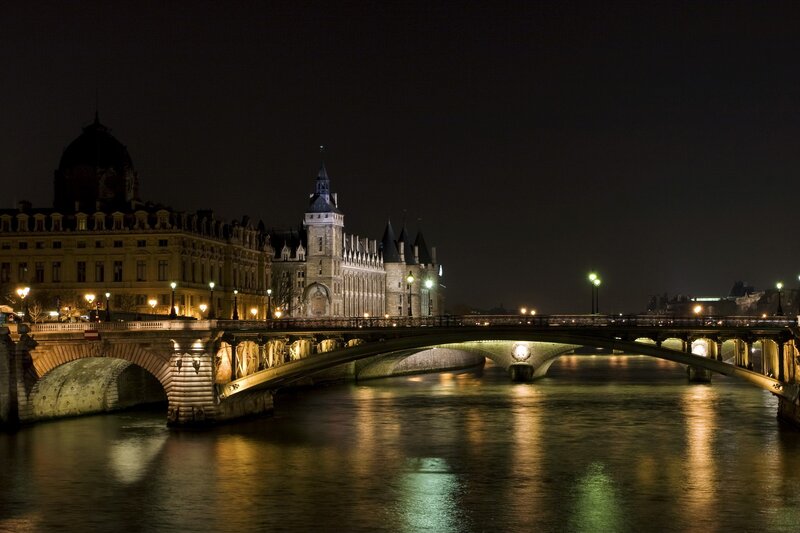 Night view of Paris bridge