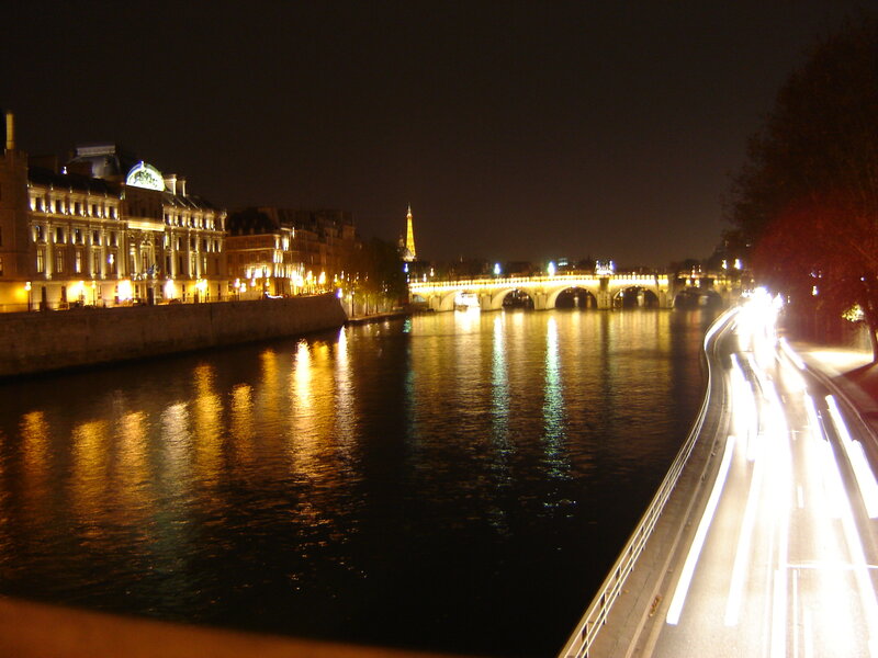 Night view of Paris river
