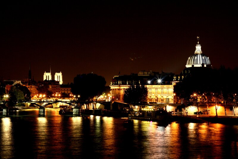Night view of Paris river
