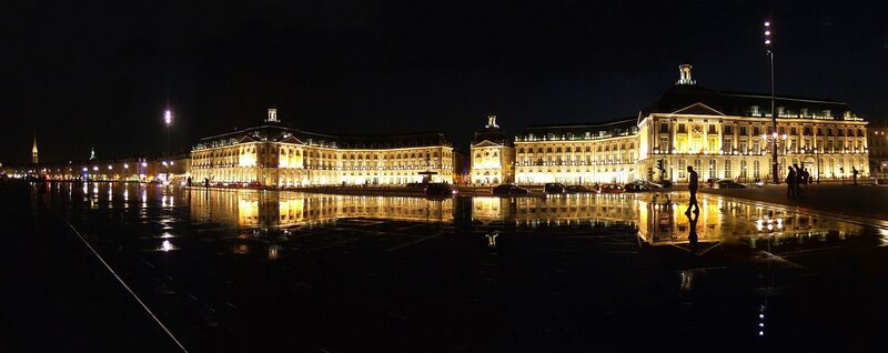 Night view of Place de la Bourse