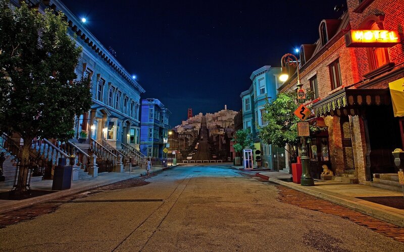 Night view of San Francisco street