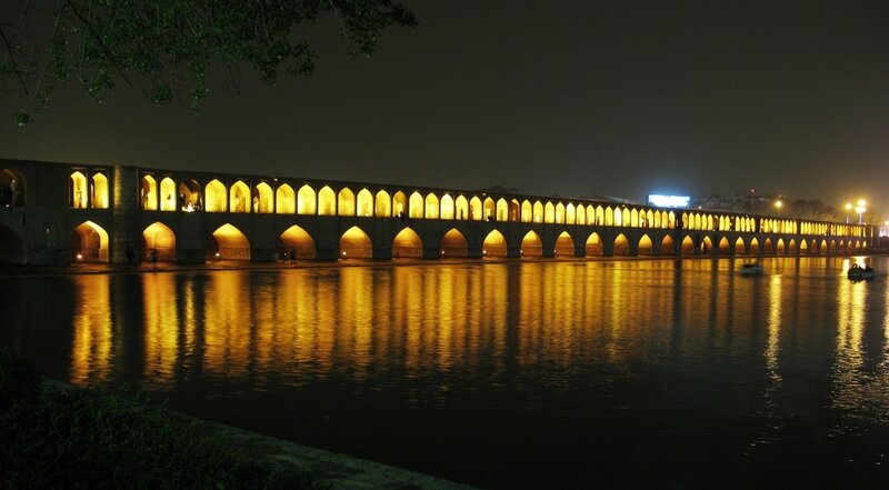 Night view of Si-o-se Pol bridge