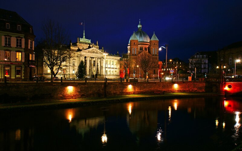night view of strasbourg buildings