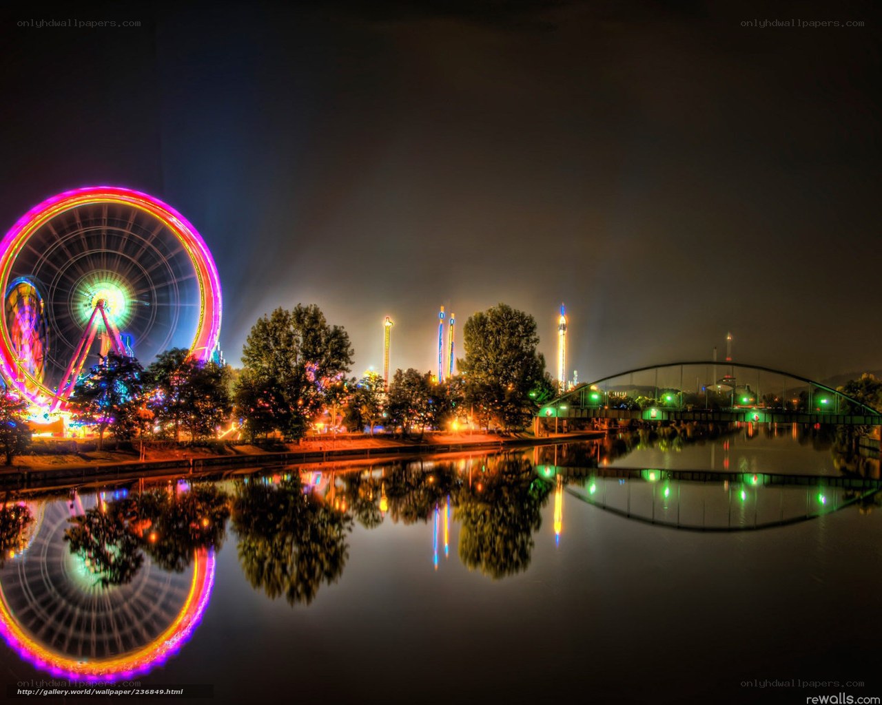 Nighttime amusement park lights