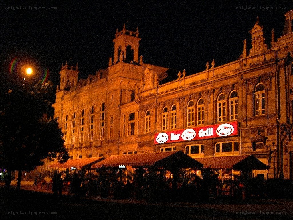 nighttime bar and grill