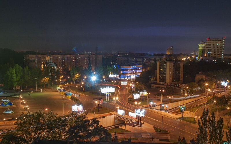 Nighttime City Intersection — Blue, Calm