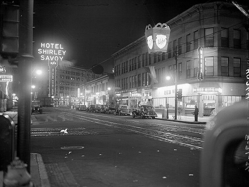 Nighttime City Street — Black, Quiet